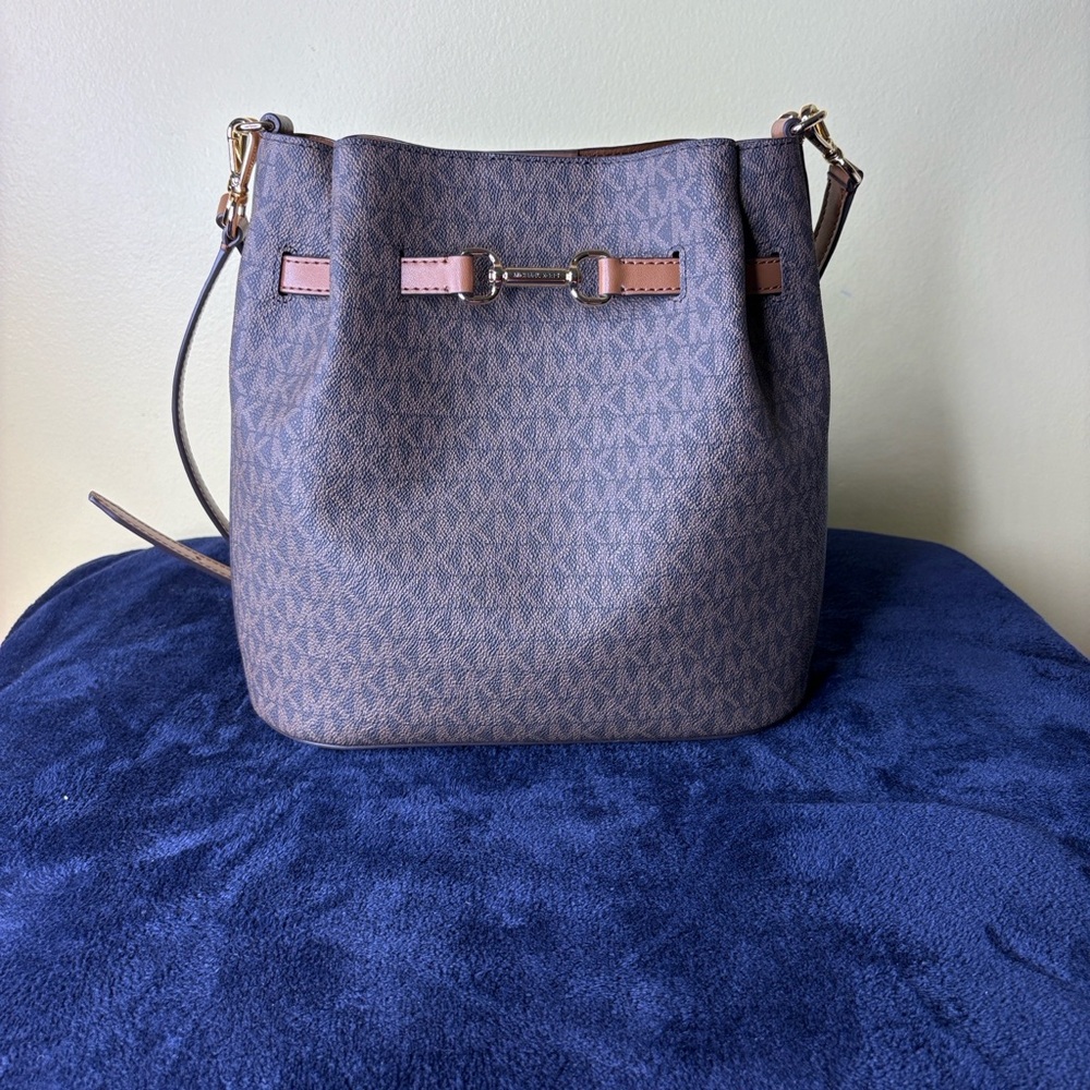 Michael Kors Carson Medium Signature Logo Convertible Bucket Crossbody Bag